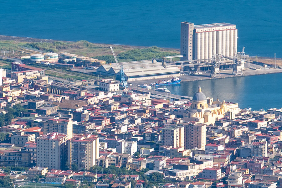 PANA4748-crop.jpg PANA4748-crop.jpg