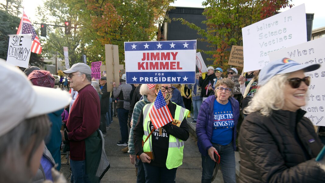 no-kings-protest-sign-jimmy-kimmel-4-president-lake-oswego-or-251018-p1012757-cc.jpg