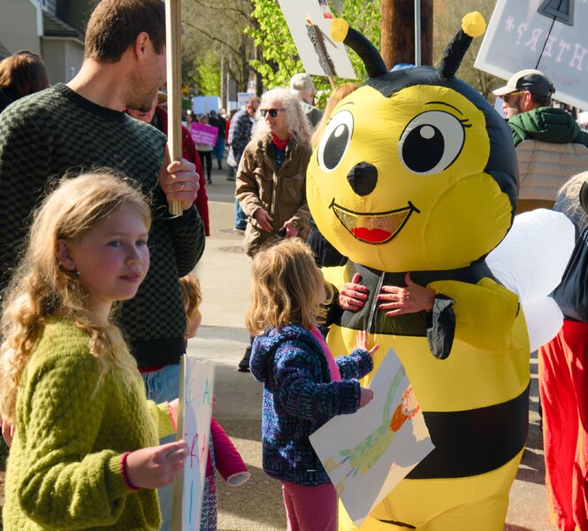 260328-no-kings-bee-nice-not-ice-p1013054-cc.jpg 260328-no-kings-bee-nice-not-ice-p1013054-cc.jpg