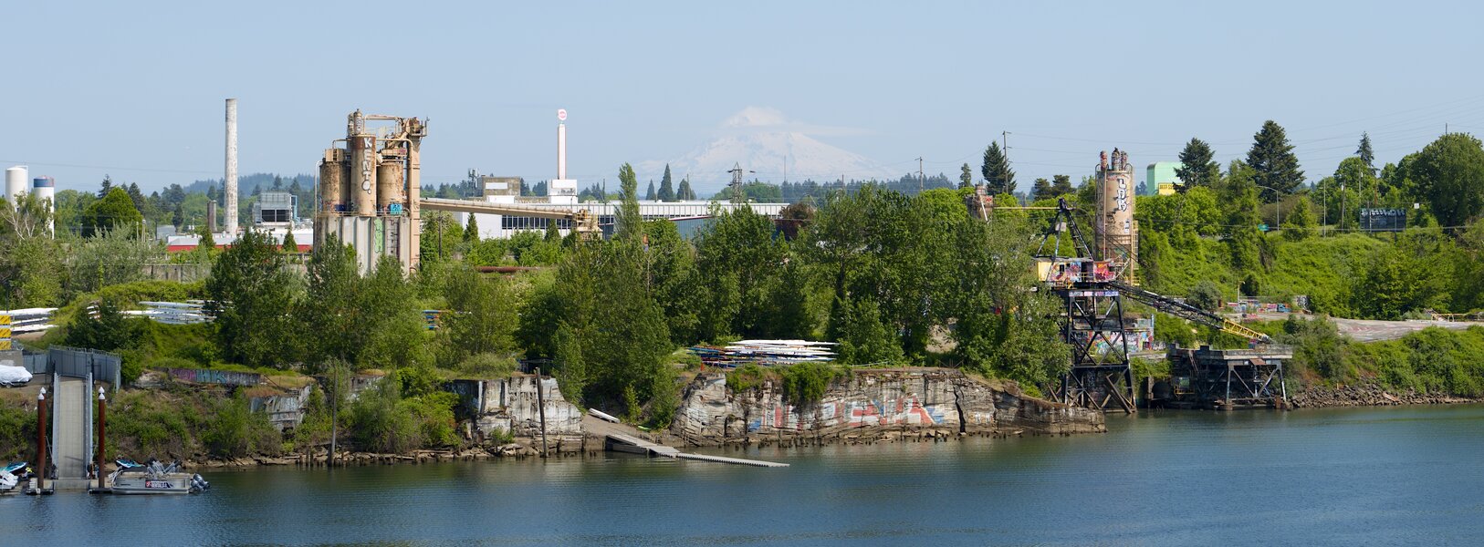 pjd_mt-hood-obscurred-portland-oregon-260508-p1013113_h.jpg