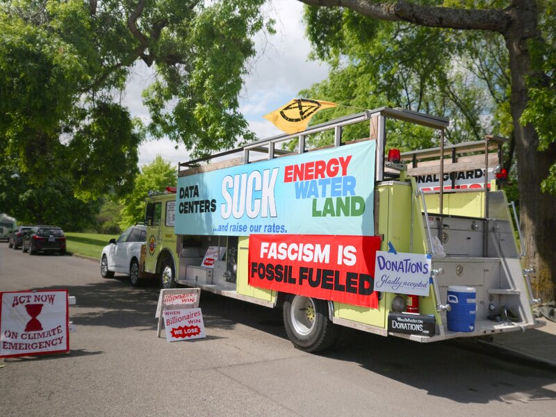 pjd_sw-sunday-parkways-world-on-fire-truck-260517-p1013117-p2_l.jpg