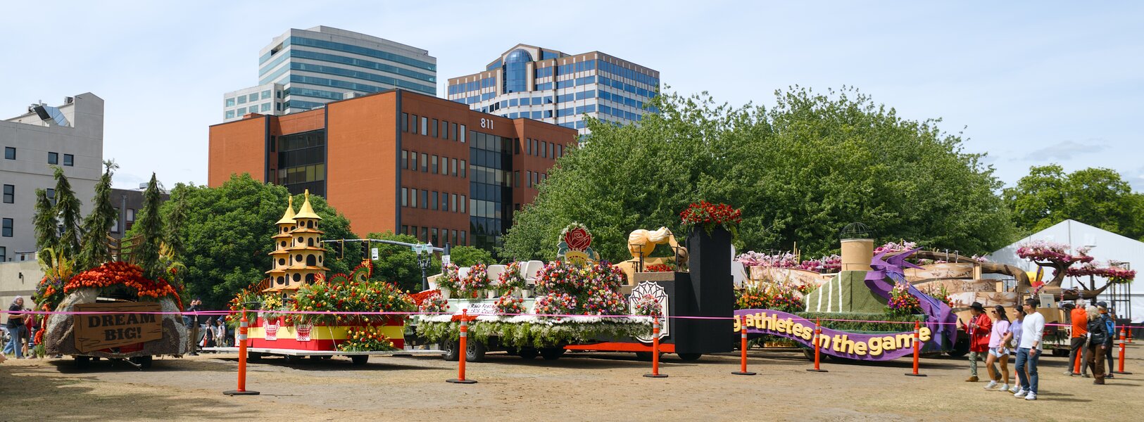 260607-p1003050-rose-festival-parade-floats-portland-or_h.jpg 260607-p1003050-rose-festival-parade-floats-portland-or_h.jpg