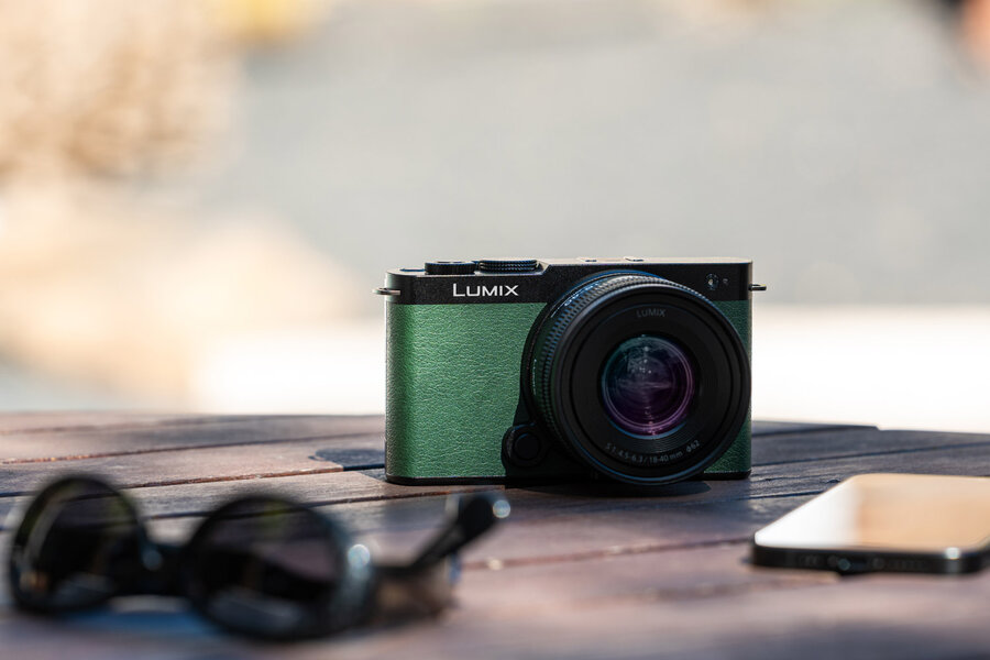 lumix-camera-DC-S9-lifestyleimage-CL_0017-limited-until-09.05.2027.jpg