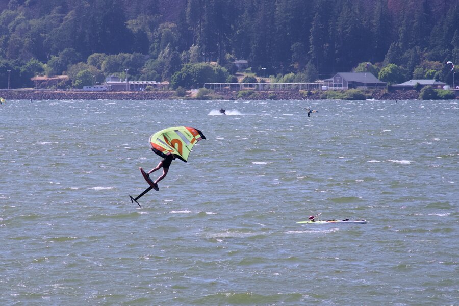 240712 PJD Columbia River sailboards at Hood River Oregon USA #2 P1000429 L-forum.jpg