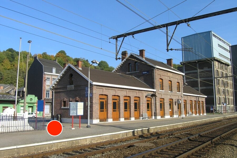 rue-oscar-lelarge-13-4500-huy-belgium-train-station-p1-red-dot.jpeg