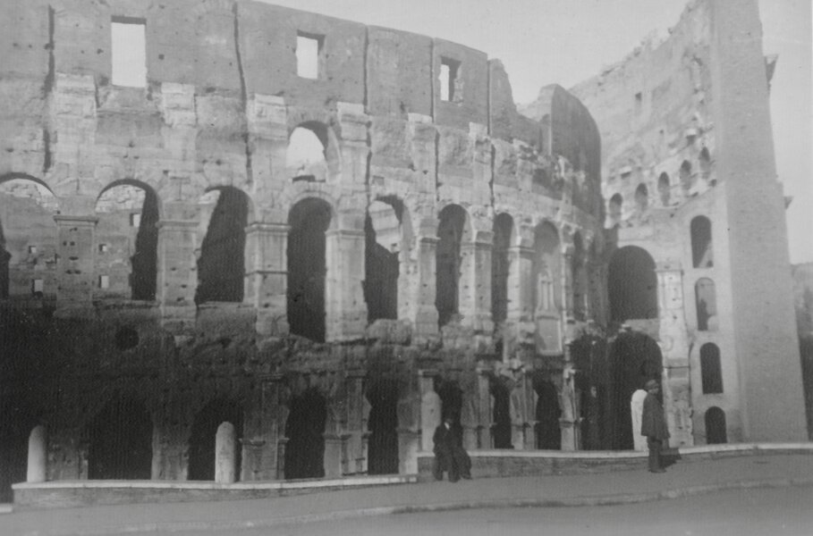 armando-decrescenzo-wwii-coliseum-rome-italy-1-1946-cc.jpg