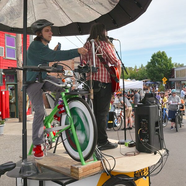 240922-sw-sunday-parkways-boom-bike-cu-pjd-p1001214.mov-cc.jpg 240922-sw-sunday-parkways-boom-bike-cu-pjd-p1001214.mov-cc.jpg