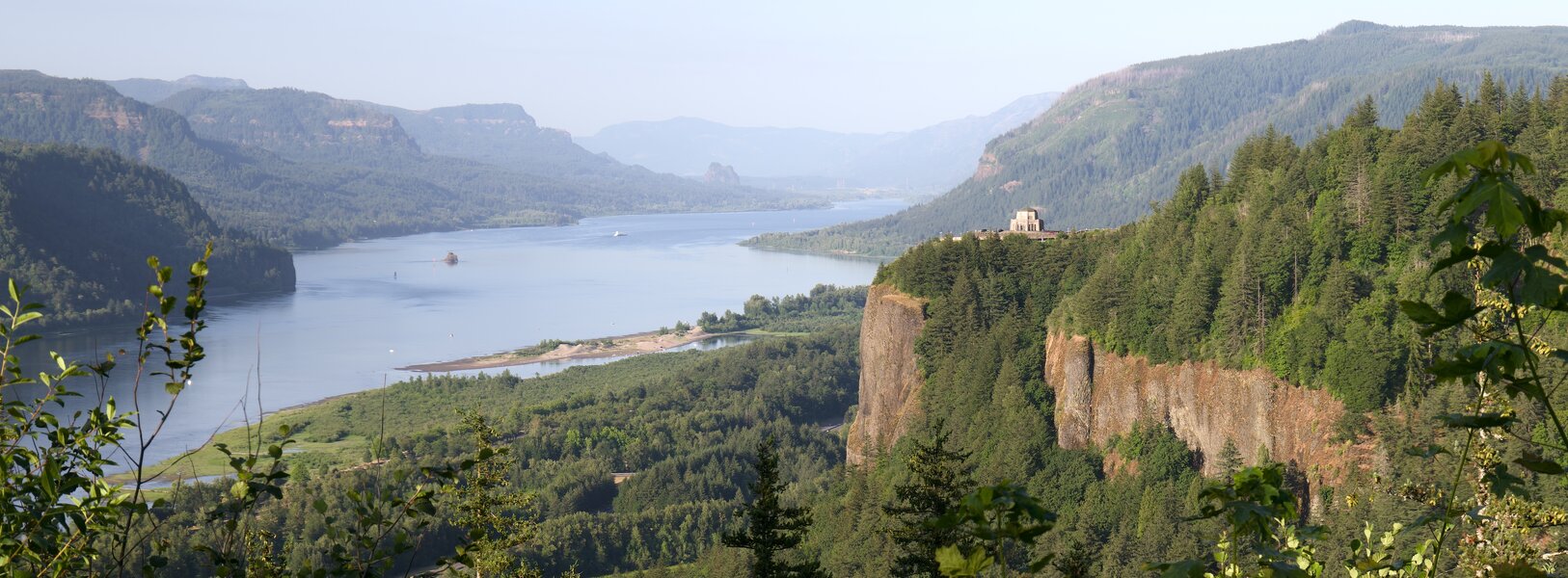 pjd-vista-house-on-crown-point-in-columbia-river-gorge-oregon-usa-240712-p1000480_h.jpg