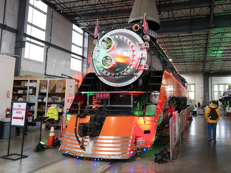 pjd-holiday-express-train-01-oregon-rail-heritage-ctr-portland-250103-p1001372_h.jpg