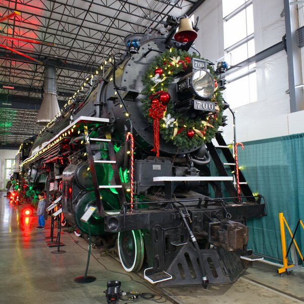 pjd-holiday-express-train-03-oregon-rail-heritage-ctr-portland-250103-p1001378_h.jpg