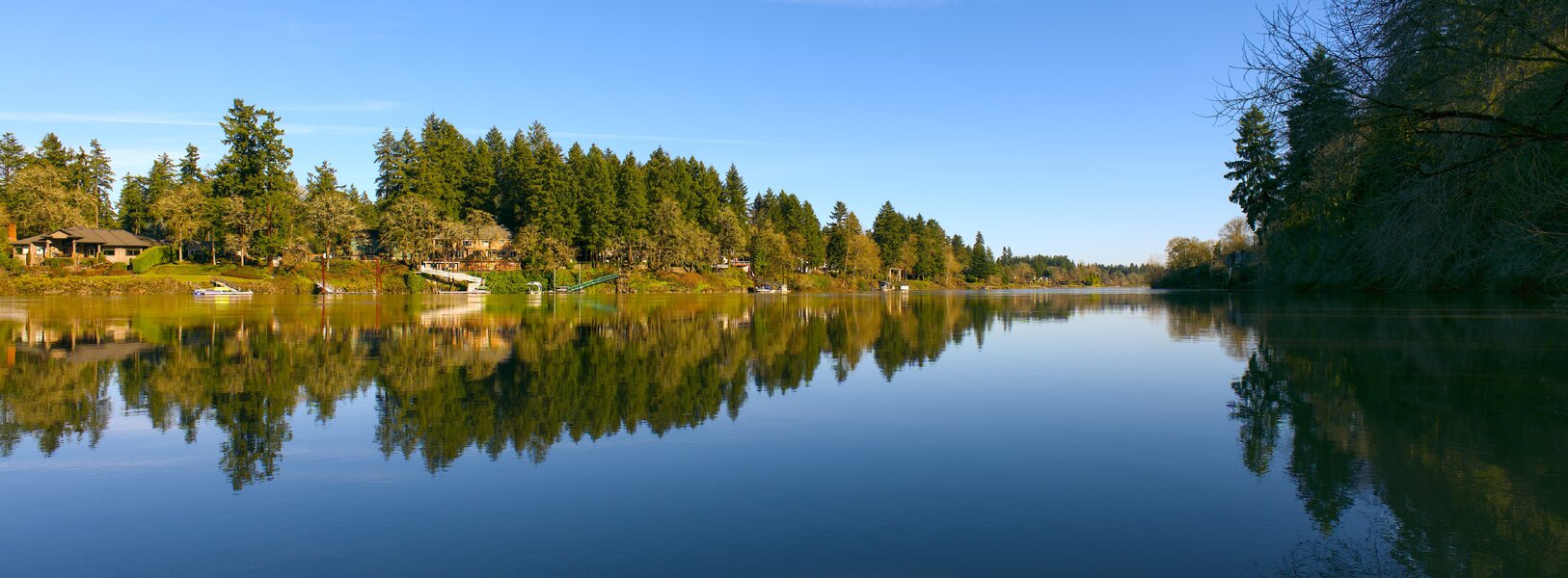 pjd-mirror-willamette-river-at-lake-oswego-oregon-250227-p1001934-2160_h.jpg