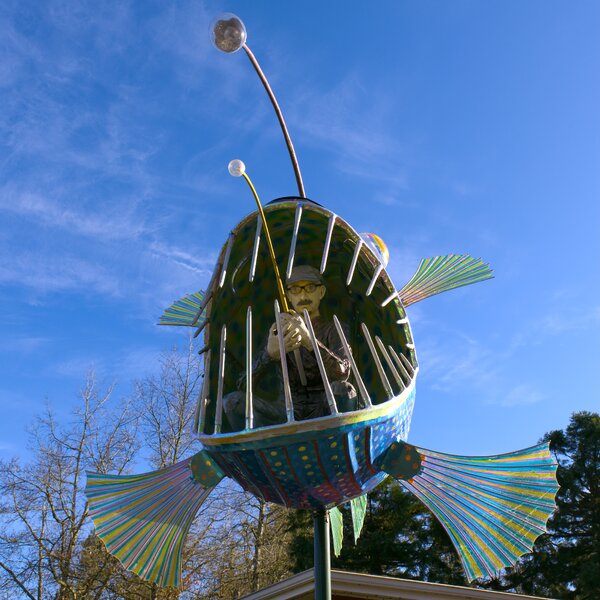 pjd-fisherman-sculpture-lake-oswego-oregon-250227-p1001938_h.jpg