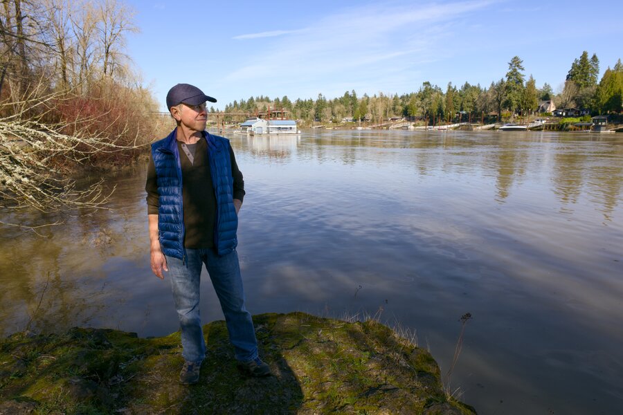 pjd-joe-on-the-willamette-river-250227-p1001925_h.jpg